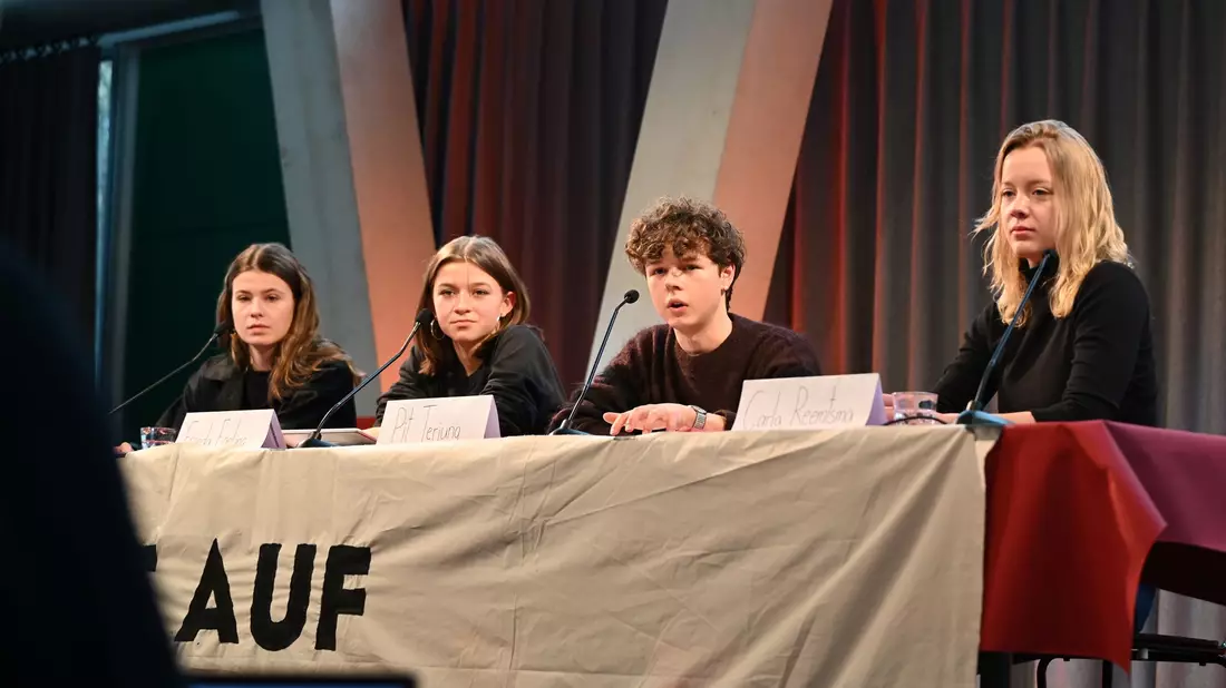 Für die Aktivisten von Fridays for Future geht die Klimapolitik der Parteien nicht weit genug. - Bild: David Hammersen/dpa