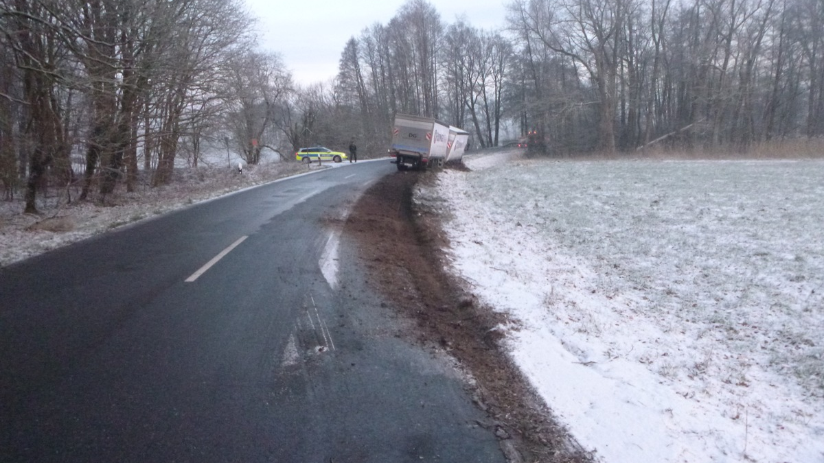 POL-LG: ++ Nach versuchtem Diebstahl von Arbeitsmaschinen festgenommen ++ Unfall auf Kreisstraße - Sperrung wegen Bergung eines LKW mit Anhänger ++ Schockanruf - Seniorin reagiert besonnen - kein Schaden ++ - Foto: presseportal.de