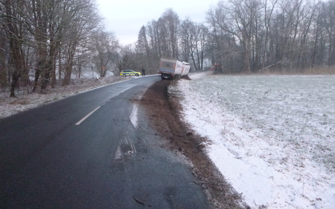 POL-LG: ++ Nach versuchtem Diebstahl von Arbeitsmaschinen festgenommen ++ Unfall auf Kreisstraße - Sperrung wegen Bergung eines LKW mit Anhänger ++ Schockanruf - Seniorin reagiert besonnen - kein Schaden ++ - Foto: presseportal.de
