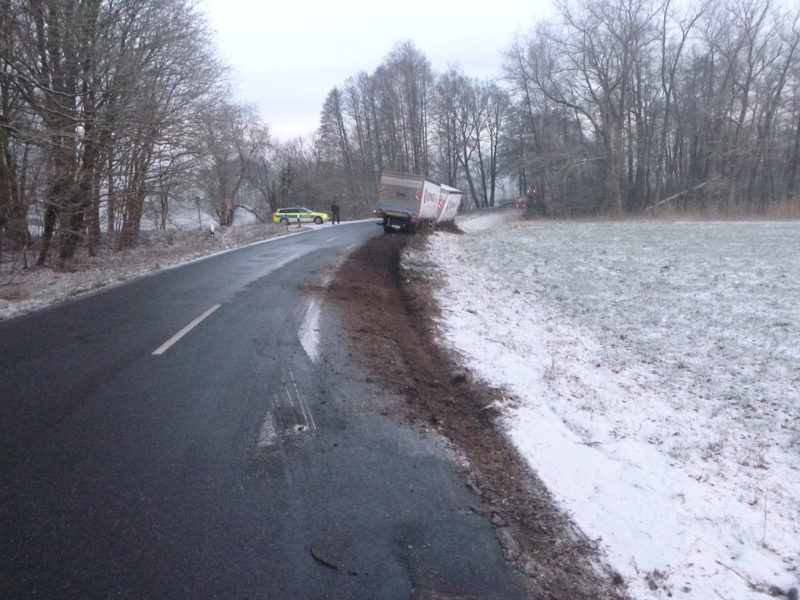 POL-LG: ++ Nach versuchtem Diebstahl von Arbeitsmaschinen festgenommen ++ Unfall auf Kreisstraße - Sperrung wegen Bergung eines LKW mit Anhänger ++ Schockanruf - Seniorin reagiert besonnen - kein Schaden ++ - Foto: presseportal.de