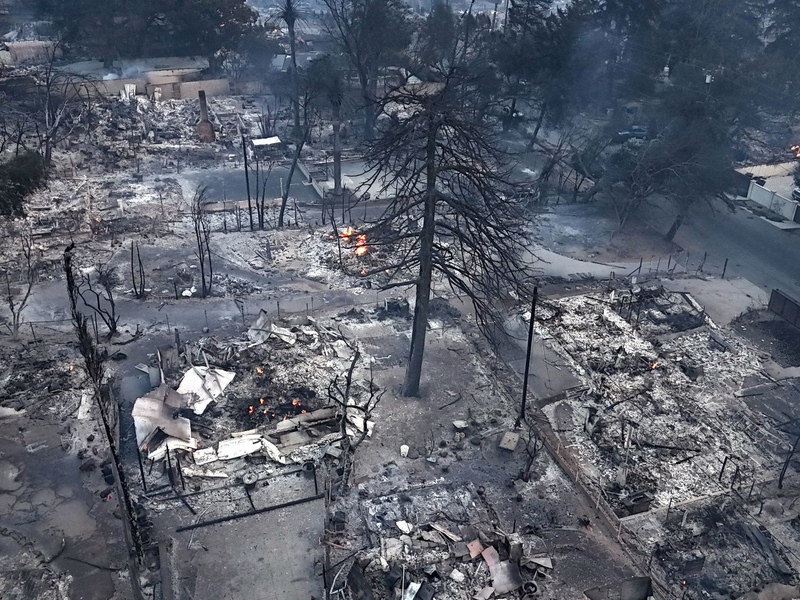 Das Feuer rund um Los Angeles hat eine Schneise der Verwüstung hinterlassen. - Foto: Scott Mc Kiernan/ZUMA Press Wire/dpa