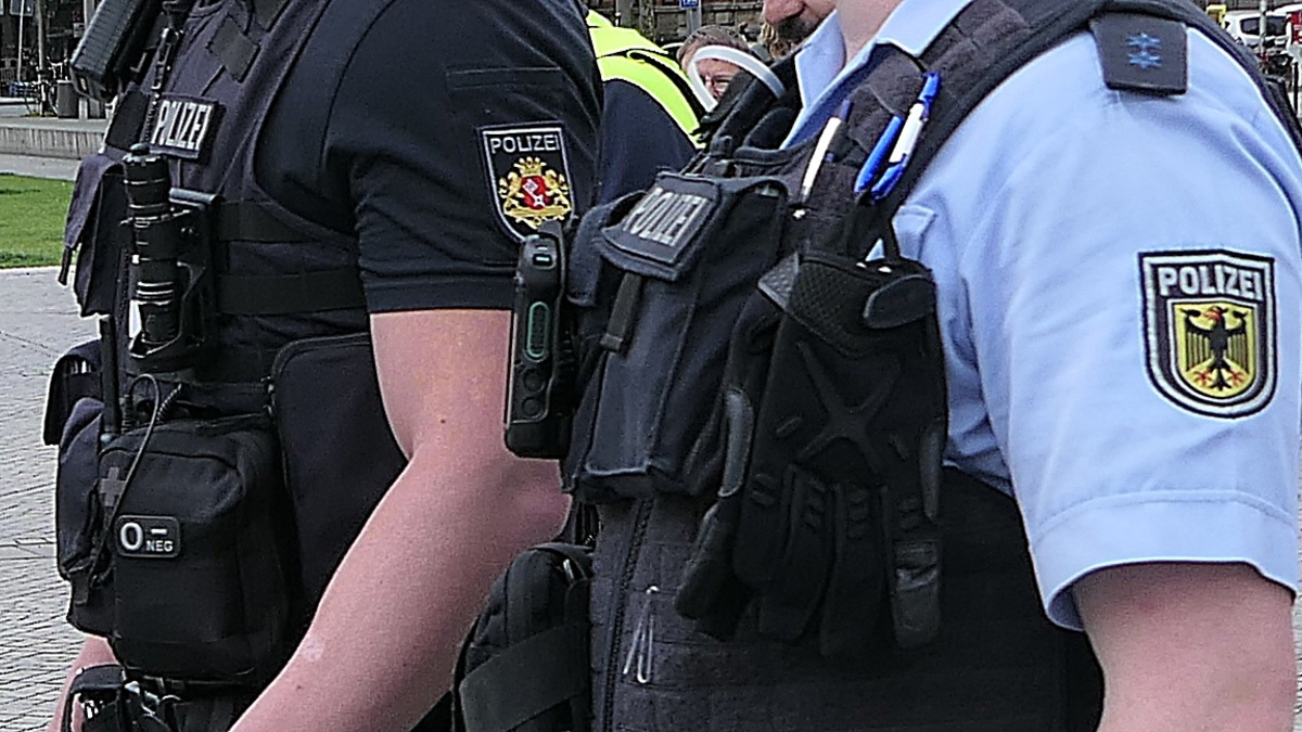 BPOL-HB: Kooperationsstreife nimmt gesuchten Mann am Bremer Hauptbahnhof fest - Foto: presseportal.de