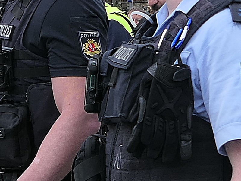 BPOL-HB: Kooperationsstreife nimmt gesuchten Mann am Bremer Hauptbahnhof fest - Foto: presseportal.de