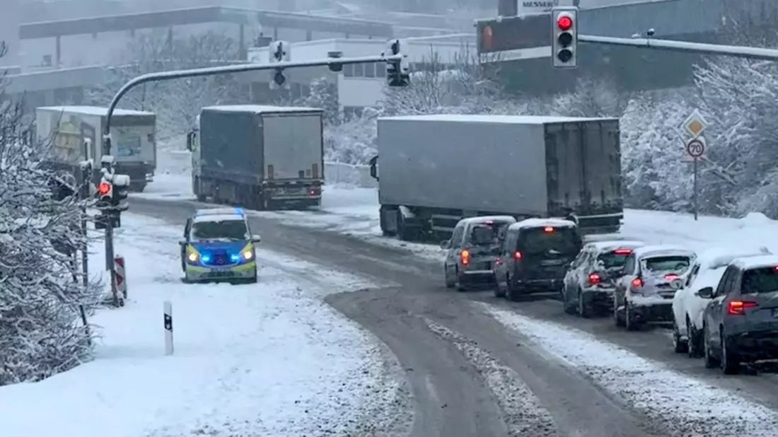 POL-MK: Zweite Schneebilanz: Zahlreiche Unfälle und chaotische Straßenzustände - Bild: presseportal.de