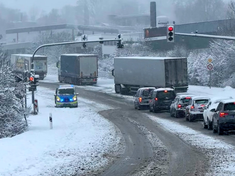POL-MK: Zweite Schneebilanz: Zahlreiche Unfälle und chaotische Straßenzustände - Foto: presseportal.de