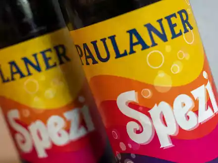 Paulaner will seine Spezi-Marke schützen und verklagt darum Berentzen. - Foto: Lennart Preiss/dpa