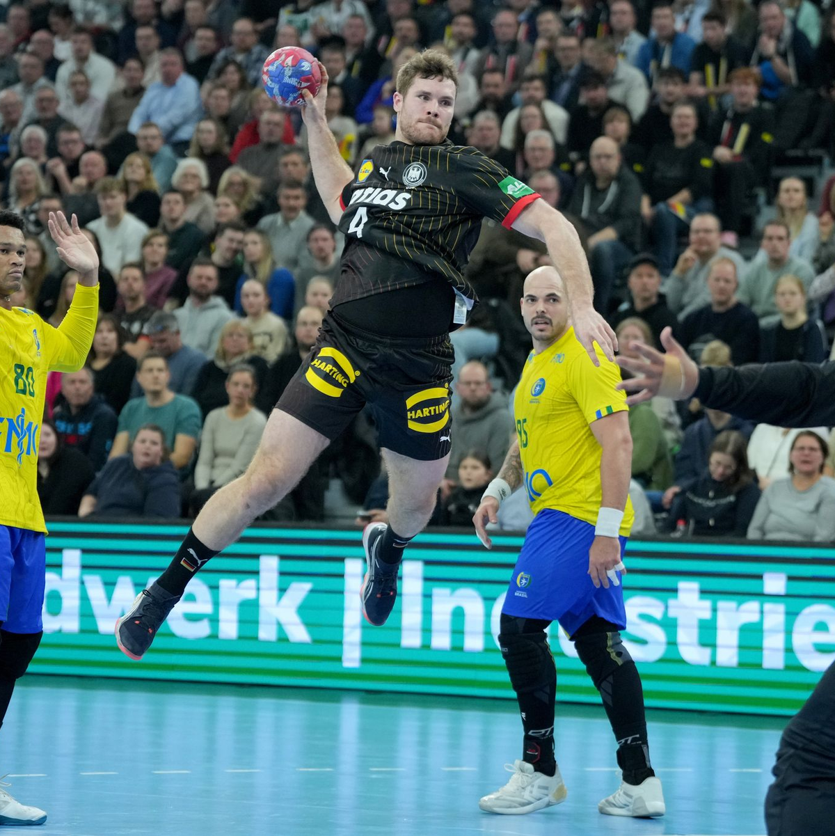 Nationaltorhüter Andreas Wolff brüllte seinen Frust durch die Halle.  - Foto: Soeren Stache/dpa