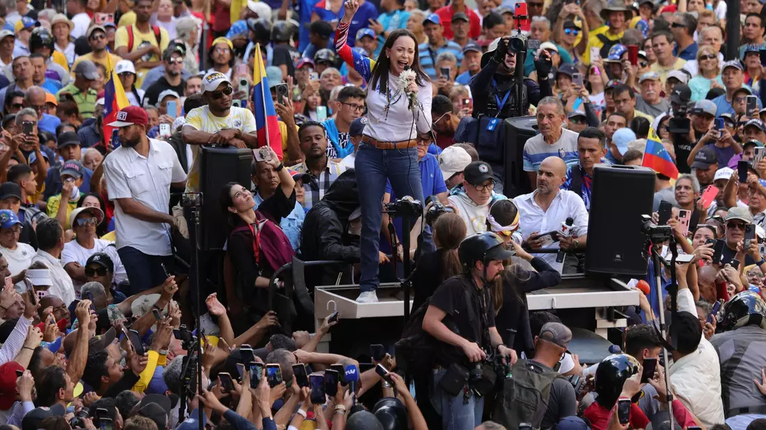 Venezuelas Oppositionsführerin María Corina Machado ist bei ihrem ersten öffentlichen Auftritt seit Monaten nach Angaben der Opposition gewaltsam entführt und später wieder freigekommen. - Bild: Jesus Vargas/dpa