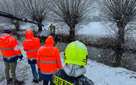 FW Flotwedel: Technische Hilfeleistung nach Verkehrsunfall - Landkreisübergreifender Einsatz zwischen Nienhof und Flettmar (LK Gifhorn) - Foto: presseportal.de