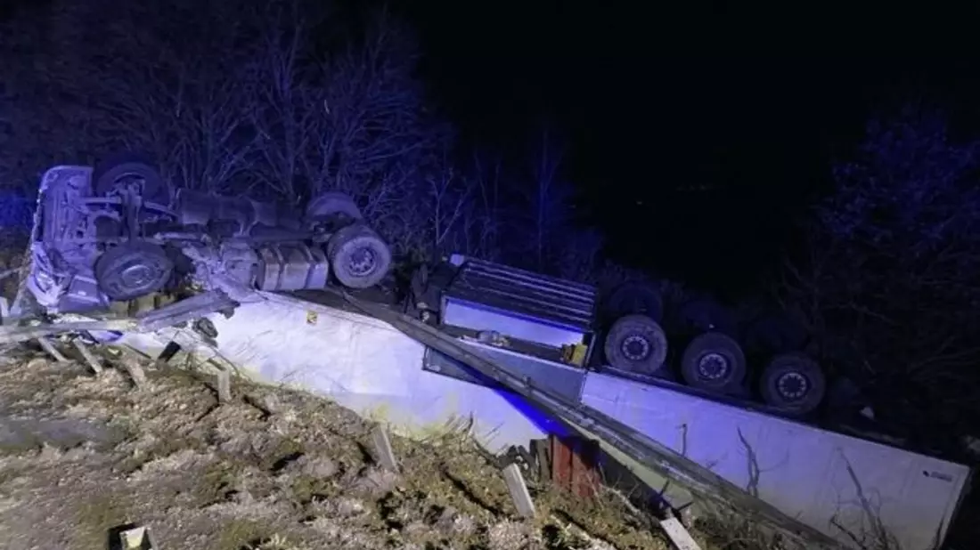POL-WI: Verkehrsunfall mit Personenschaden, umgestürzter Sattelzug, A 3, zwischen Idstein und Bad Camberg, Donnerstag, 09.01.2025, 21:42 Uhr - Bild: presseportal.de