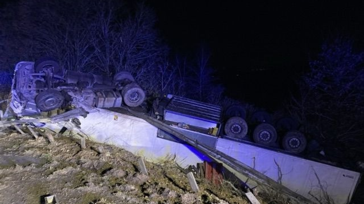 POL-WI: Verkehrsunfall mit Personenschaden, umgestürzter Sattelzug, A 3, zwischen Idstein und Bad Camberg, Donnerstag, 09.01.2025, 21:42 Uhr - Foto: presseportal.de