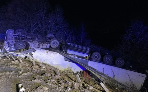 POL-WI: Verkehrsunfall mit Personenschaden, umgestürzter Sattelzug, A 3, zwischen Idstein und Bad Camberg, Donnerstag, 09.01.2025, 21:42 Uhr - Foto: presseportal.de