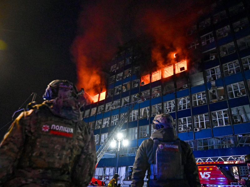 Russische Luftangriffe zerstören täglich auch zivile Objekte in der Ukraine. (Archivbild) - Foto: -/Ukrinform/dpa