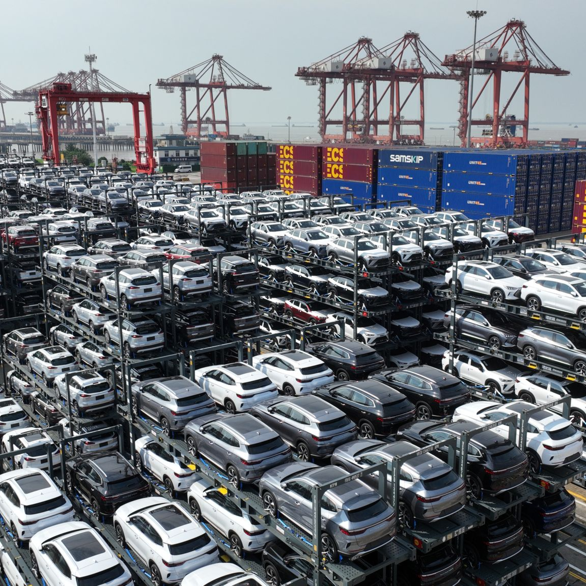 Chinesische Elektroautos vor dem Export. Deutschland ist bisher selten das Ziel. - Foto: XinHua/dpa