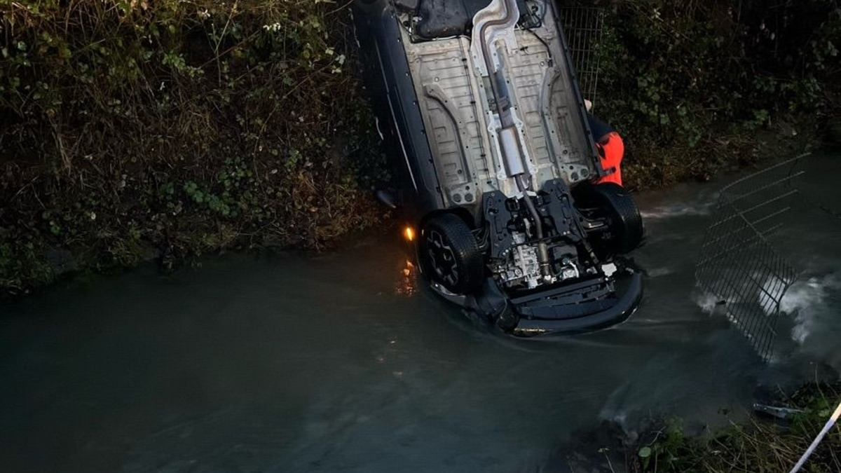 POL-COE: Coesfeld, Dülmener Straße / Jungfernfahrt endet im Tüskenbach - Foto: presseportal.de