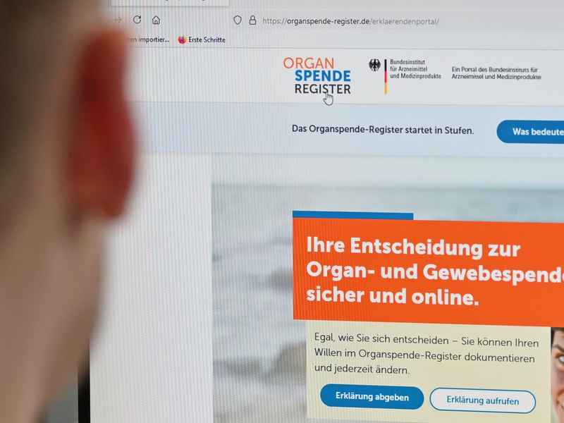 Die Zahl der Organspenden verharrt in Deutschland auf niedrigem Niveau, wie die Deutsche Stiftung Organtransplantation mitteilte (Archivbild). - Foto: Anna Ross/dpa