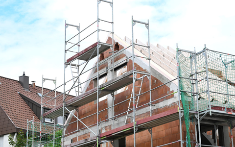 Die Baupreise in Deutschland steigen weiter (Archivbild) - Foto: Bernd Weißbrod/dpa