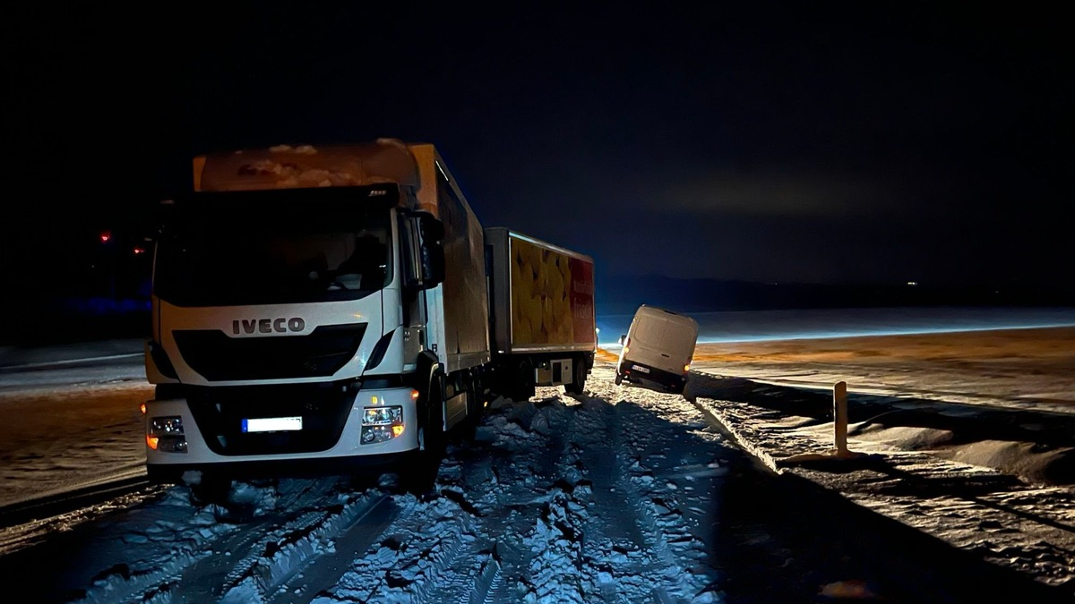 POL-HX: Schneefall verursacht zahlreiche Verkehrsunfälle im Kreis Höxter - Foto: presseportal.de