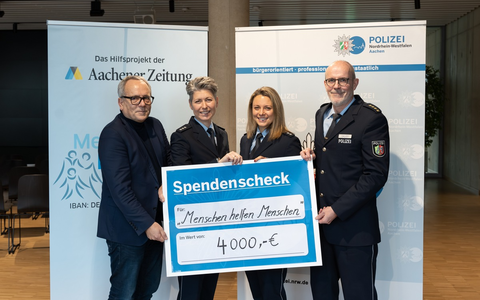 POL-AC: Adventskonzert der Polizei Aachen - UnterstĂŒtzung fĂŒr Hilfsinitiative Menschen helfen Menschen - Foto: presseportal.de POL-AC: Adventskonzert der Polizei Aachen - UnterstĂŒtzung fĂŒr Hilfsinitiative Menschen helfen Menschen - Foto: presseportal.de