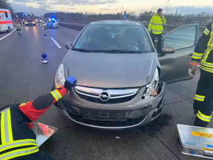 POL-PDKL: Fehler beim Fahrstreifenwechsel, 3 Fahrzeuge beschädigt, 2 Leichtverletzte - Foto: presseportal.de