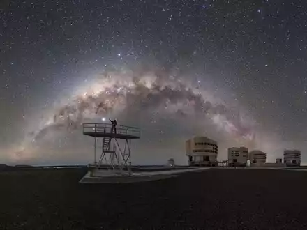 Lichtverschmutzung bedroht die Arbeit des Observatoriums auf dem chilenischen Berg Cerro Paranal.  - Foto: P. Horálek/European Southern Observatory/dpa
