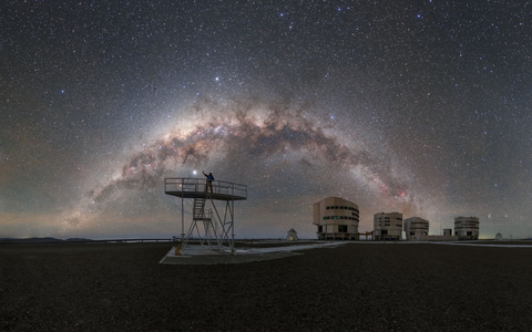 Lichtverschmutzung bedroht die Arbeit des Observatoriums auf dem chilenischen Berg Cerro Paranal.  - Foto: P. Horálek/European Southern Observatory/dpa