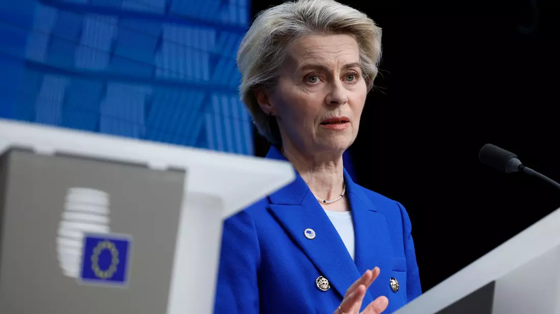 EU-Kommissionspräsidentin Ursula von der Leyen geht es mittlerweile schon wieder deutlich besser. (Archivbild)  - Bild: Omar Havana/AP/dpa