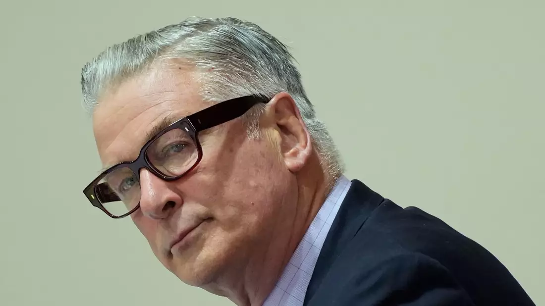 Das Verfahren gegen den Schauspieler Alec Baldwin wurde vergangenes Jahr eingestellt. (Foto Archiv) - Bild: Ramsay de Give/Pool AFP/AP/dpa