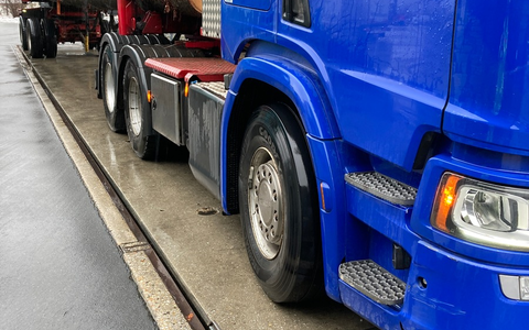 POL-LDK: Kontrolle von Langholzlaster hat Konsequenzen - Foto: presseportal.de