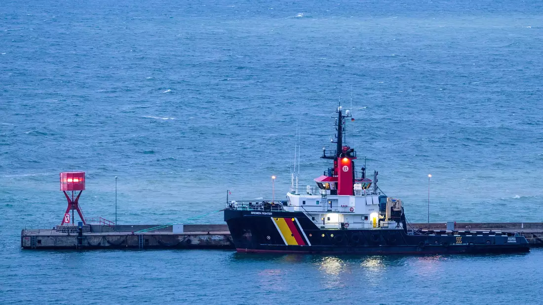 In der Ostsee ist ein Schiff nicht mehr steuerungsfähig - andere Schiffe halfen. (Archivbild) - Bild: Jens Büttner/dpa