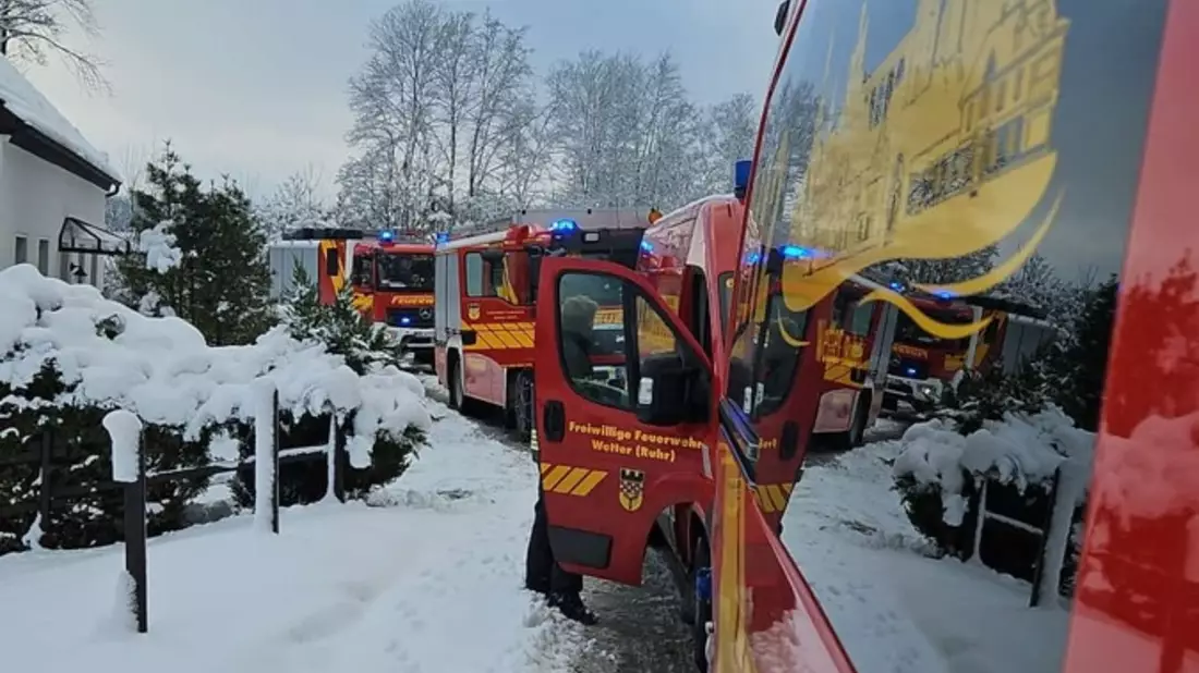FW-EN: Wetter - Schnee sorgt auch heute für Einsätze der Feuerwehr Wetter (Ruhr) - Bild: presseportal.de