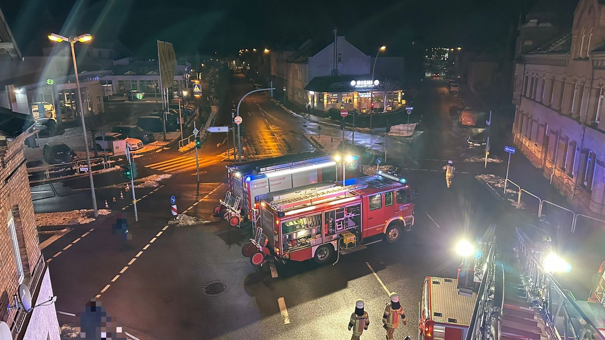 FW Helmstedt: Feuer mit Personenrettung, Braunschweiger Tor. - Foto: presseportal.de