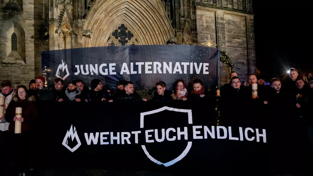Die als rechtsextremistisch eingestufte Nachwuchsorganistation der AfD «Junge Alternative» soll von einer neu zu gründenden Jugendorganisation abgelöst werden. (Archivbild) - Bild: Ebrahim Noroozi/AP/dpa/dpa