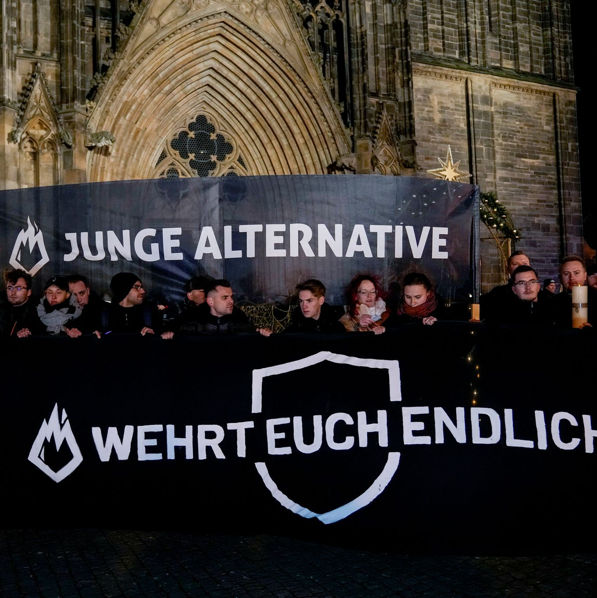 Die als rechtsextremistisch eingestufte Nachwuchsorganistation der AfD «Junge Alternative» soll von einer neu zu gründenden Jugendorganisation abgelöst werden. (Archivbild) - Foto: Ebrahim Noroozi/AP/dpa/dpa