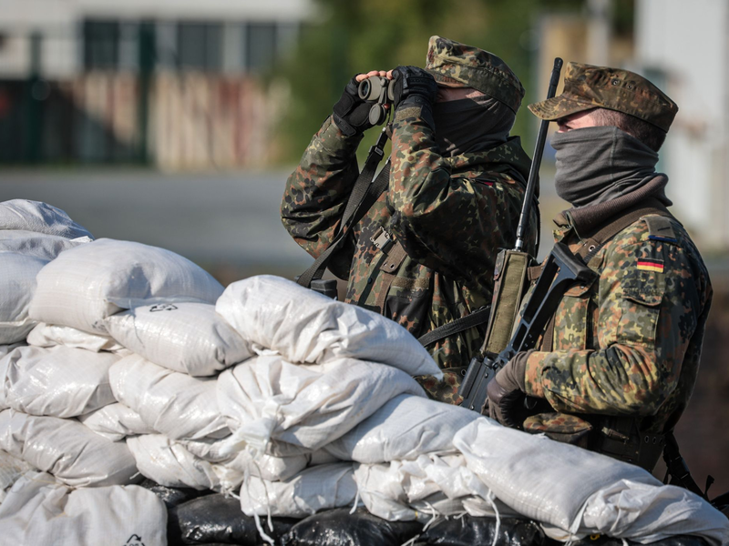 Heimatschützer bei der Bundeswehr-Übung «Fishtown Guard 2024» - Foto: Focke Strangmann/dpa