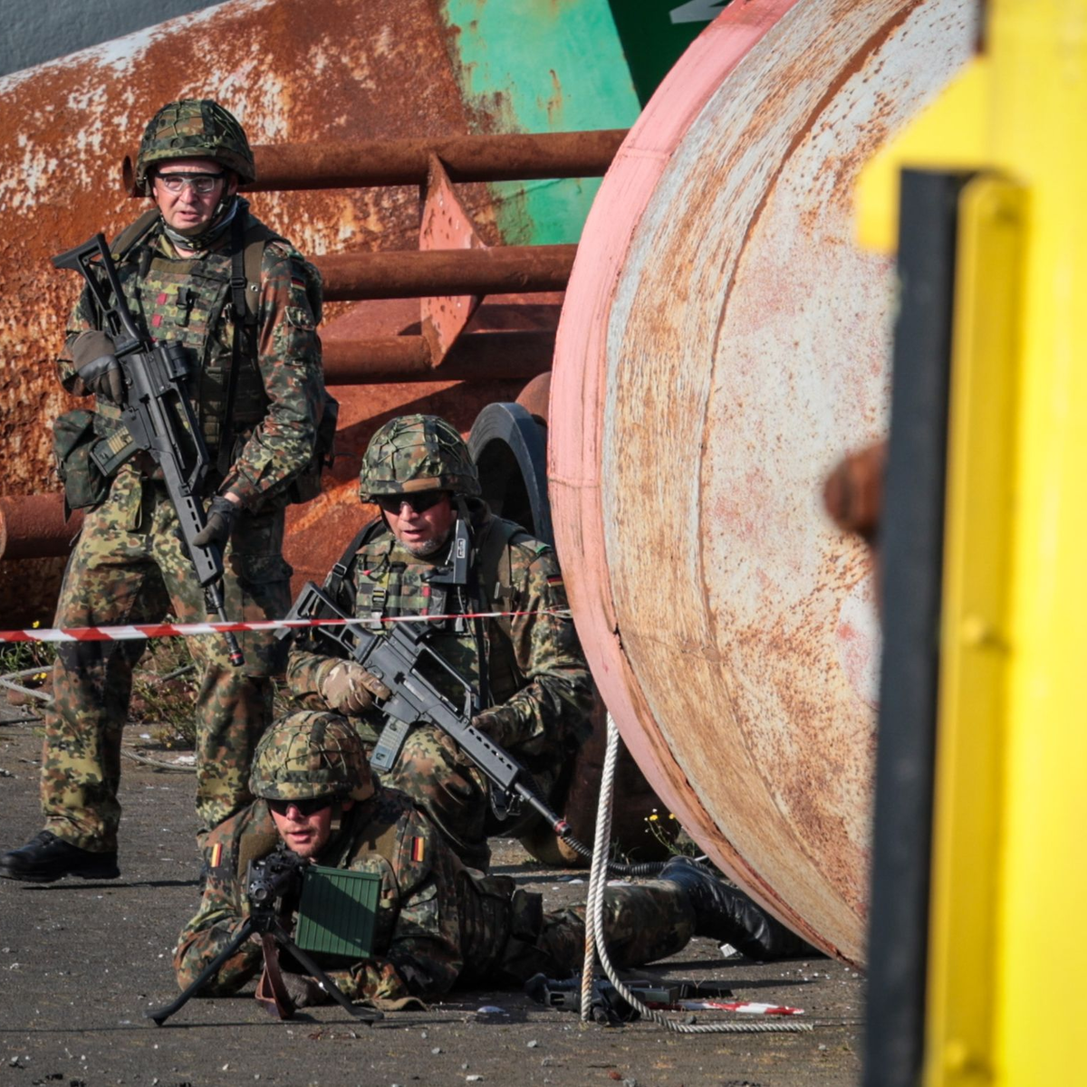 Heimatschützer bei der Bundeswehr-Übung «Fishtown Guard 2024» - Foto: Focke Strangmann/dpa