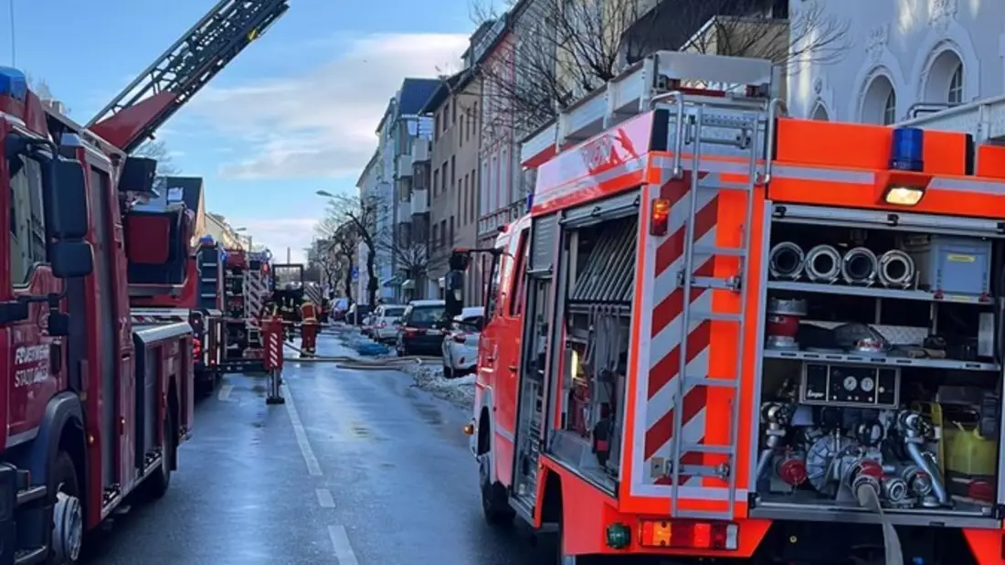 FW Düren: Brand im Mehrfamilienhaus mit drei Verletzten - Bild: presseportal.de