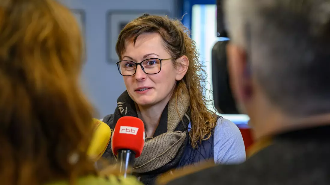 Krisenmanagement ist nötig: Agrarministerin Hanka Mittelstädt berät über das Vorgehen nach dem Ausbruch der Maul- und Klauenseuche.  - Bild: Patrick Pleul/dpa