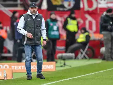 Steffen Baumgart feiert seinen Einstand als Union-Coach. - Foto: Harry Langer/dpa