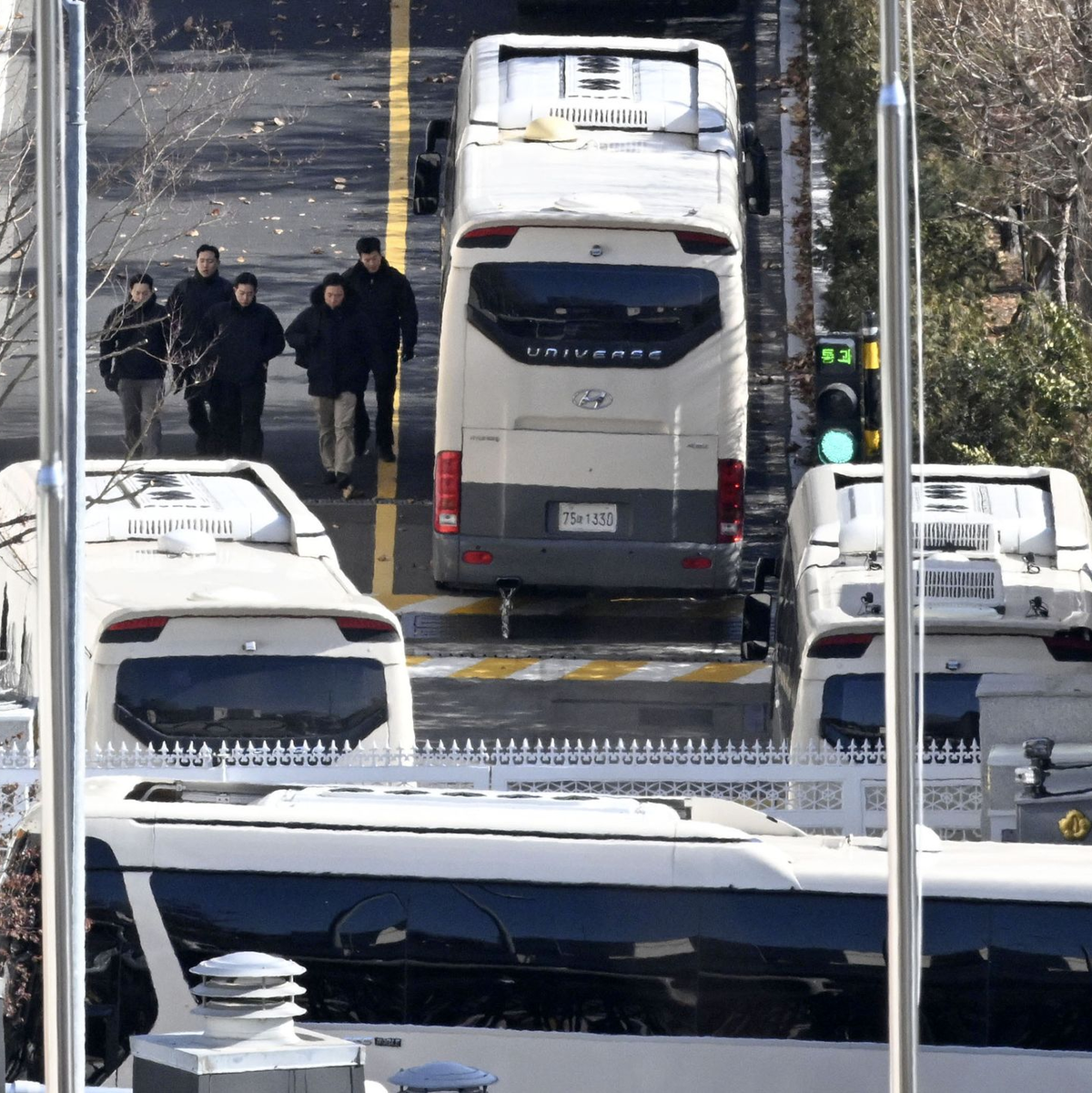 Yoons Anwalt teilte nun mit, dass der suspendierte Präsident nicht zur ersten Anhörung im Amtsenthebungsverfahren gegen ihn erscheinen wird.  - Foto: -/kyodo/dpa