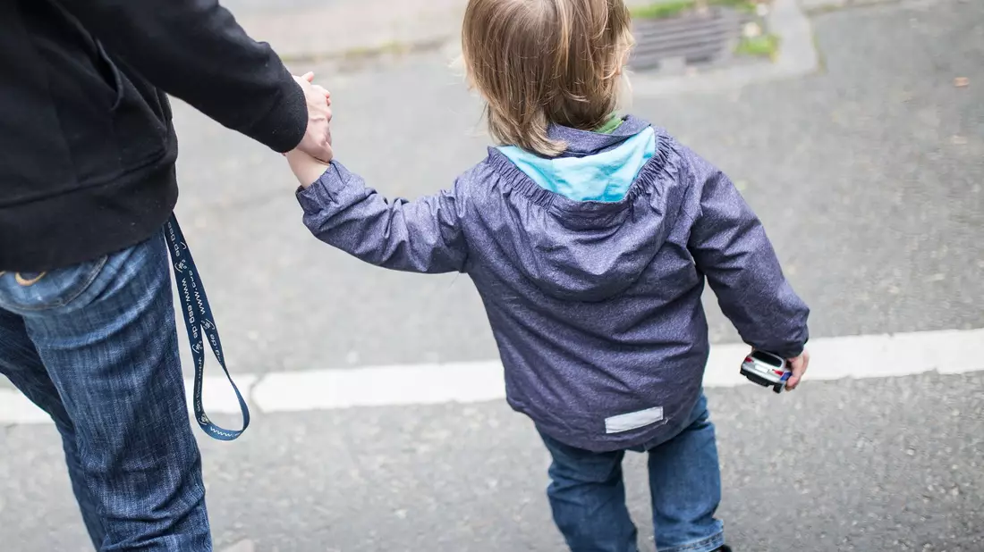 Es fehlt an Unterbringungsmöglichkeiten, kritisiert auch der Kinderschutzbund. (Symbolbild) - Bild: Marcel Kusch/dpa