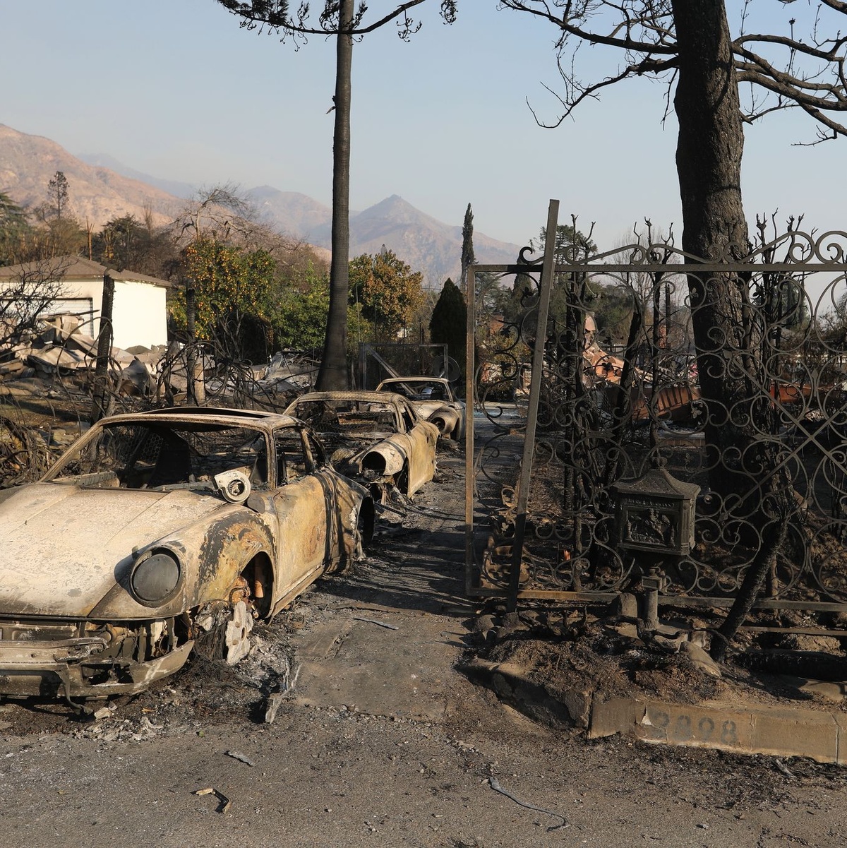 Schätzungen zufolge könnten die Schäden und wirtschaftlichen Verluste in dreistellige Milliarden-Höhe gehen. Das liegt auch daran, dass die Flammen zum Teil durch Nachbarschaften ziehen, in denen Häuser durchschnittlich mehrere Millionen Dollar kosten.  - Foto: Qiu Chen/XinHua/dpa