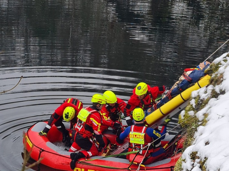 FW Königswinter: Hilfsorganisationen proben Personenrettung im Gelände - Foto: presseportal.de