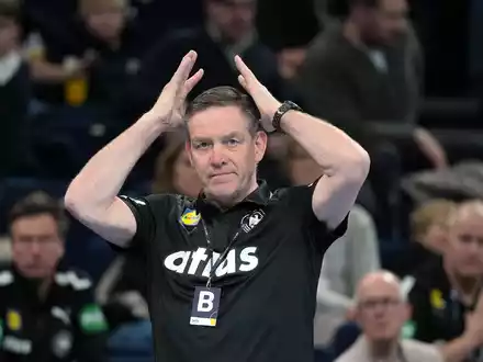 Alfred Gislason misst dem Dänemark-Spiel nicht allzu viel Bedeutung bei.  - Foto: Soeren Stache/dpa