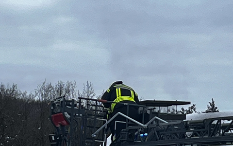 FW Ense: Kaminbrand in Lüttringen / Drehleiter wird zur Unterstützung angefordert - Foto: presseportal.de