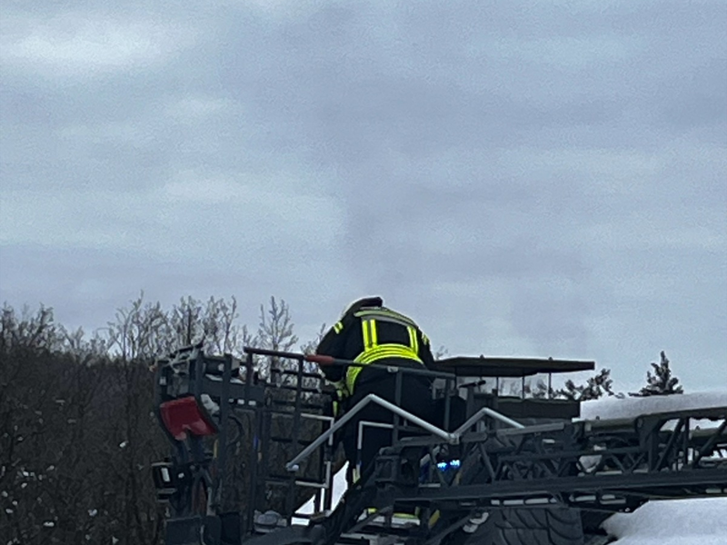 FW Ense: Kaminbrand in Lüttringen / Drehleiter wird zur Unterstützung angefordert - Foto: presseportal.de