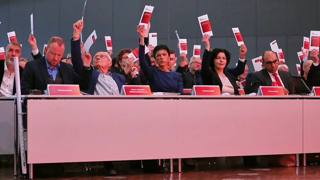 Parteivorstand bei Abstimmung auf BSW-Parteitag am 12.01.2025 - Bild: über dts Nachrichtenagentur