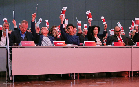 Parteivorstand bei Abstimmung auf BSW-Parteitag am 12.01.2025 - Foto: über dts Nachrichtenagentur