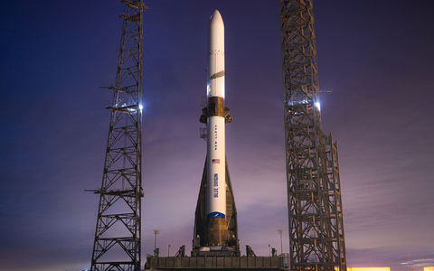 Die Rakete «New Glenn» ist rund 100 Meter hoch. Sie ist nach John Glenn benannt, dem ersten US-amerikanischen Astronauten in einer Erdumlaufbahn. - Foto: -/Blue Origin/dpa