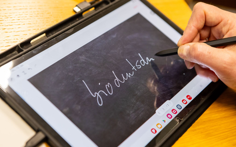 Constanze Spieß, Sprecherin der Unwort-Jury, verkündet die Entscheidung. - Foto: Christian Lademann/dpa